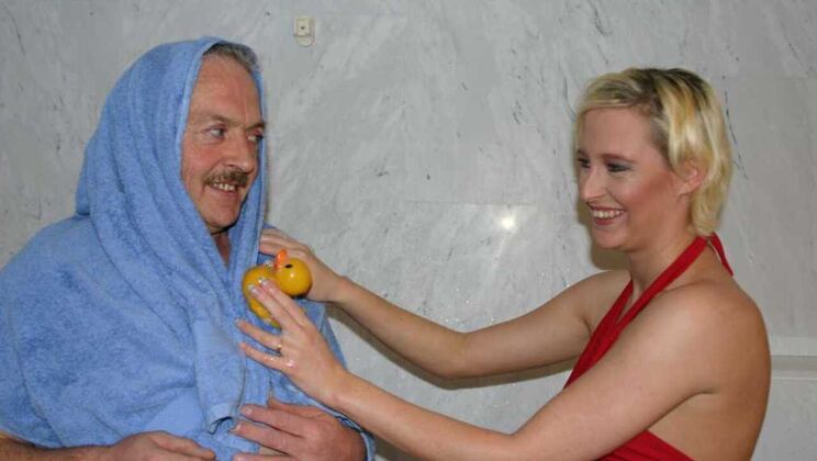 Irenne Sucks Gustavo's Cock