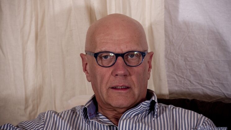 Hugo's Big Cock in Nisha's Footjob Fantasy