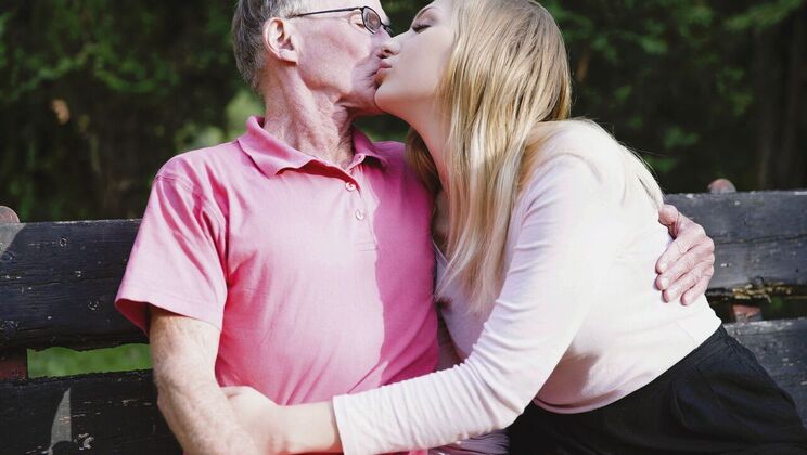 Blonde Haley Hill Gives Deepthroat Blowjob