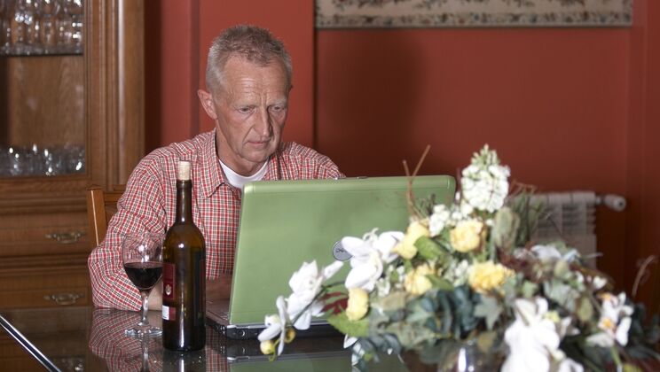 Jessica Rox Gets Naughty Online