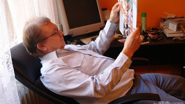 Blonde Babe's Cum Swallowing Talent