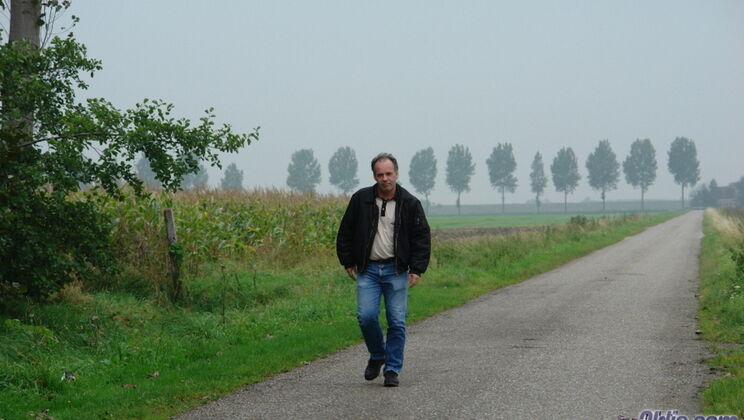 Brunette Alisa Takes Big Cock Deepthroat