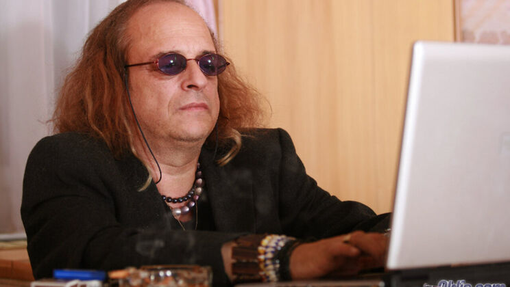 Blowjob And Pussy Licking For The Old Man