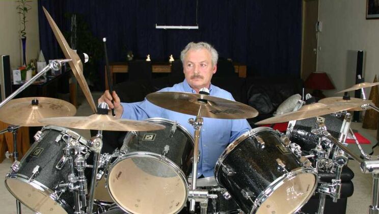 Valerie Sucks Gustavo's Big Cock