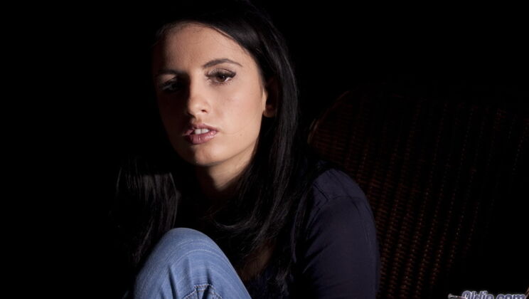 Karry's Piercing Pussy Gets Licked