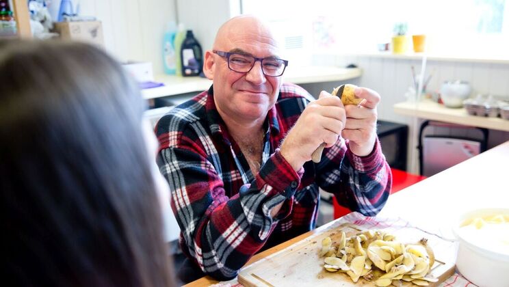 Pussy Licking and Cum Swallowing with Jan and Brittney