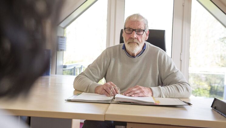 Teacher Peter Fucks Young Student Mia