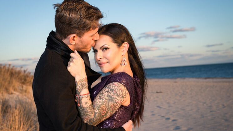 TS Foxxy Rough Sex Video