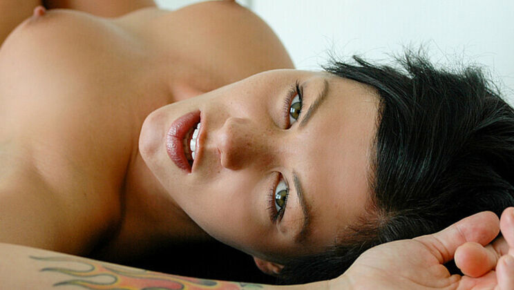 Jezebelle Bond and Veronica Stone FFM Threesome in Classroom