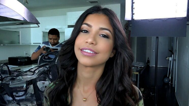 Brunette Veronica Rodriguez's Amateur Blowjob