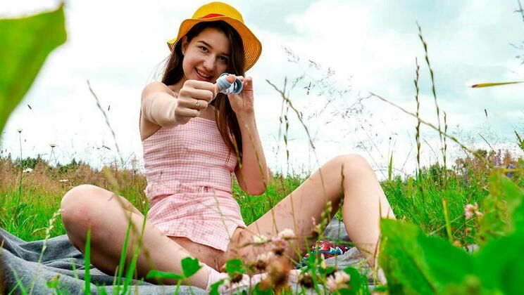 Jolie Butt's Solo Flower Power Leads To A Big Orgasm