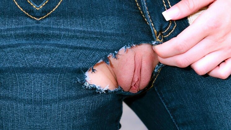 Entering Kymberlee's Shaved Pussy