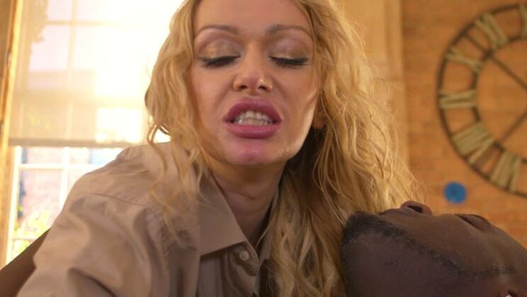 Milf Amber Jayne Gets Deepthroat Blowjob