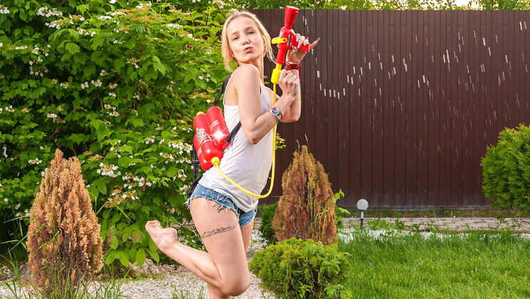 Outdoor Masturbation with Squirt Gun
