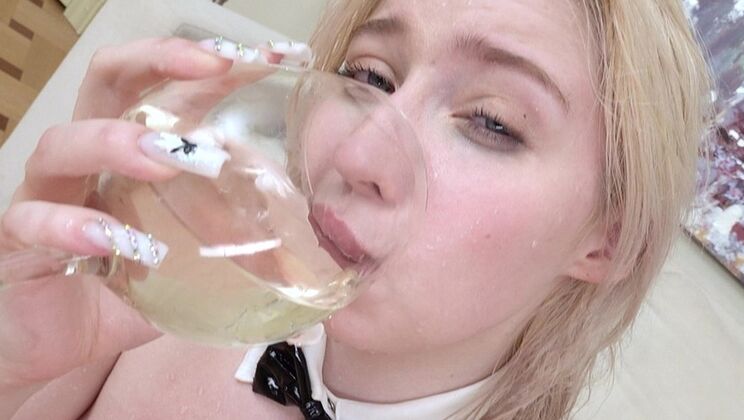 Kira Viburn's Gangbang with Double Blowjobs