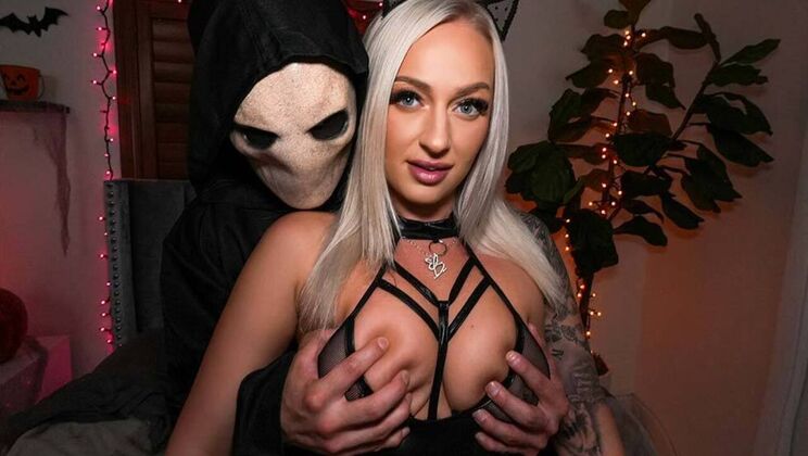 Elana Bunnz Rides Johnny Love