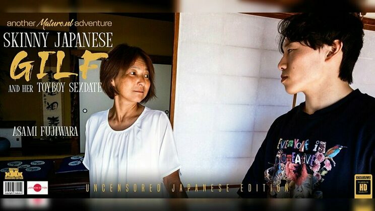 Japanese Sex: Asami Fujiwara's Pussy Licking