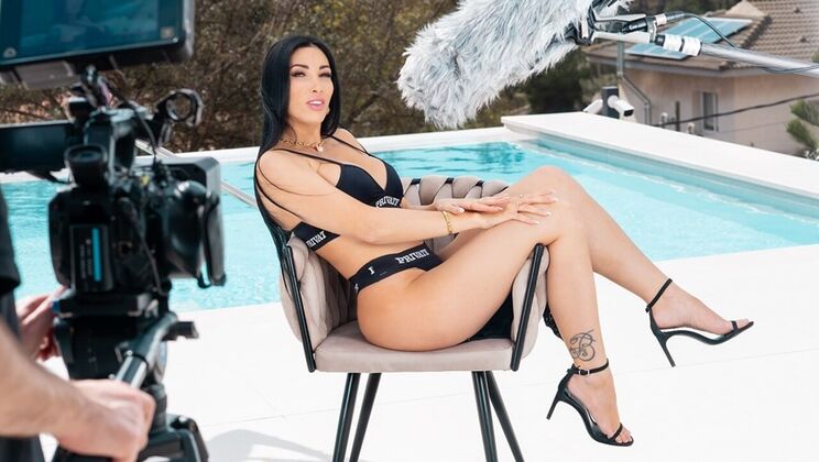 Behind the Scenes with Clea Gaultier