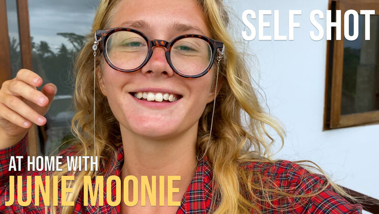 Junie Moonie - Fingering & Glasses (Solo Aussie)