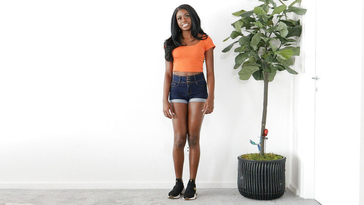 Nicole's Casting Tryout - Fingering & Titty Fuck