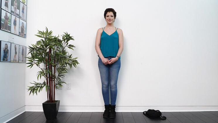 Alice's Pussy Licking Performance