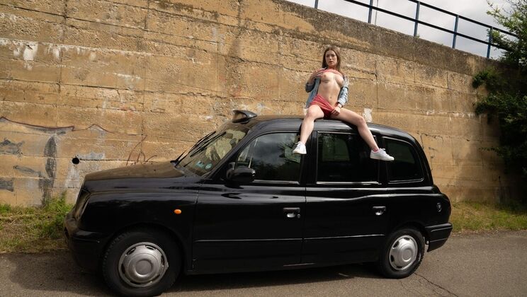 Wife Loves Outdoor Sex in Different Positions