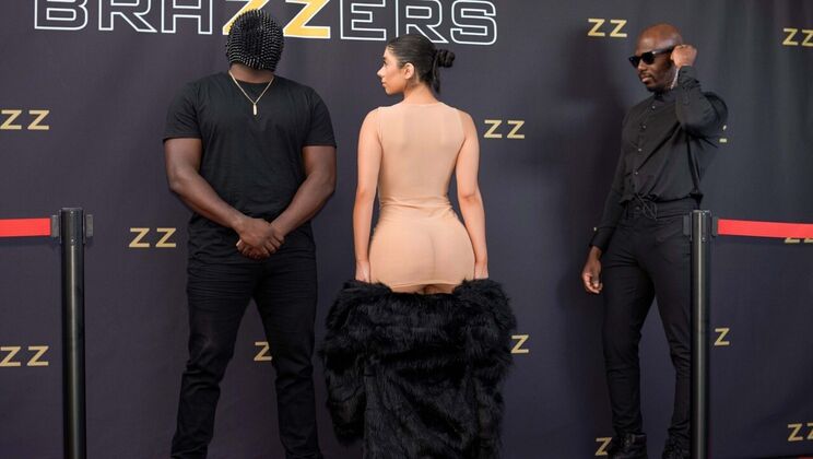 Violet Myers Takes Big Cock in Her Asshole - Brazzers