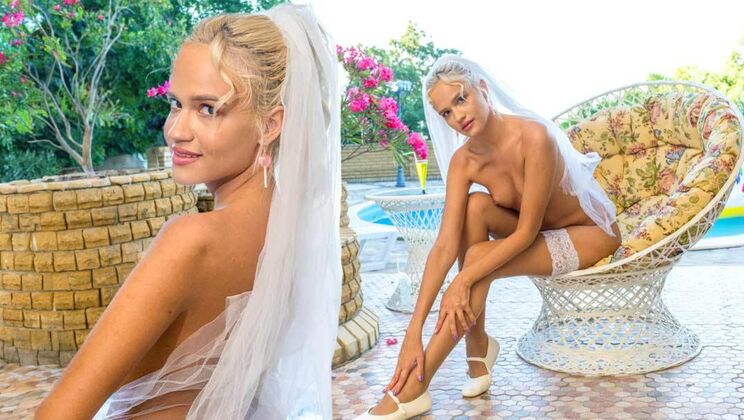 Solo Play by the Pool with Novella Night