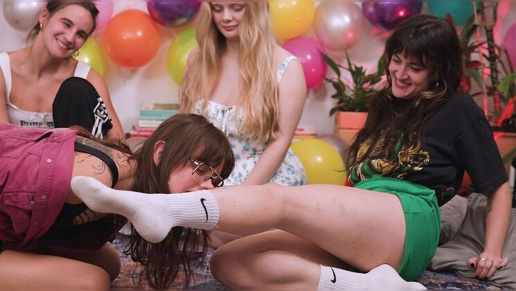 Brunette Lesbians with Small Tits Fuck Blondes with Big Tits