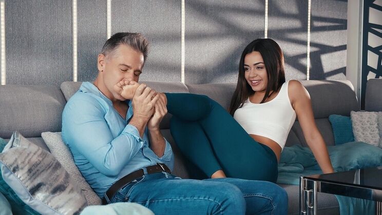 Athletic Italian Girl Martina Fucks In Multiple Positions