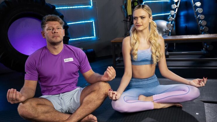 Outdoor vibe indoors: side fuck and cumshot for fit gym girl