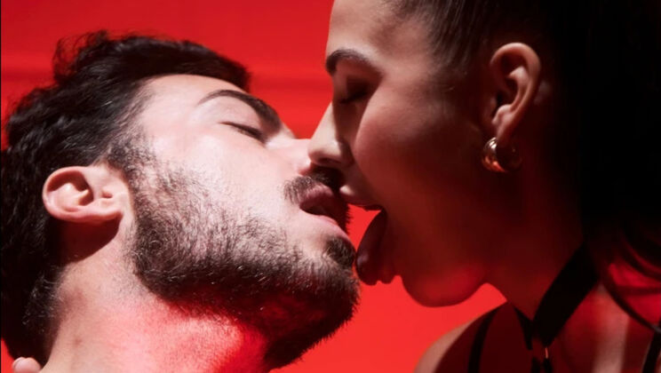 Léa Pam Surrenders to Double Domination
