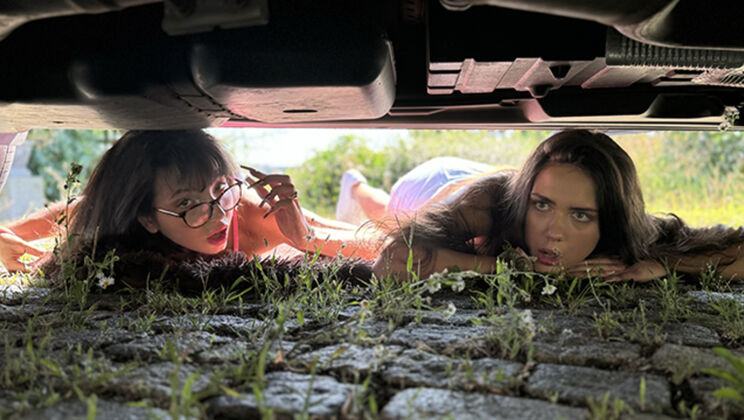 Car fix turns into outdoor threesome for Vixi Rafi and MitzX