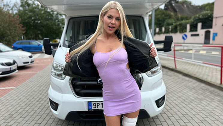 Big Tit Zlata Shine Gets Blowjob and Cumshot from Charlie Dean