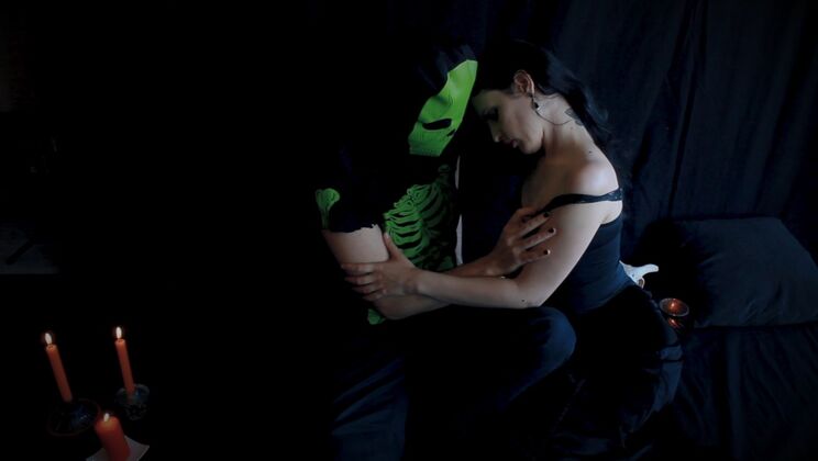 Halloween Handjob POV with Trimmed Hair