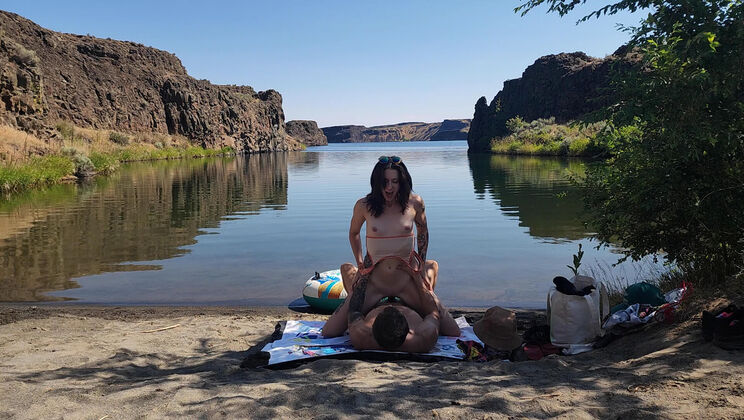 Quickie on the Beach: Rey & Storm in Mermaid In The USA