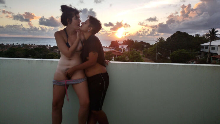 Sunrise Reflection: Ari & Sofi Short Hair Brown Hair POV
