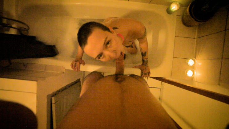 Sexy Tub Action with Dino and Lulu