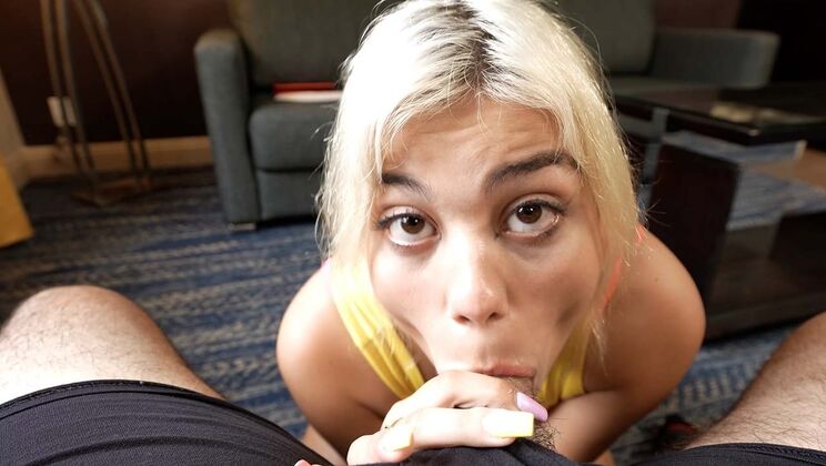 Amateur Lilith Grace Takes Cum on Pussy After Blowjob